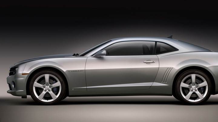 Side Pose Of 2010 Chevy Camaro SS In Grey